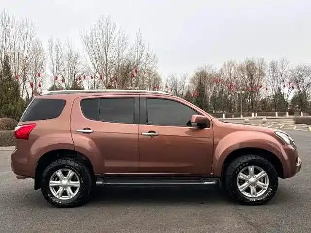 mu-X Ranger 2015 2.5T 2WD Automatic Touring Edition 7-Seater — миниатюра 4