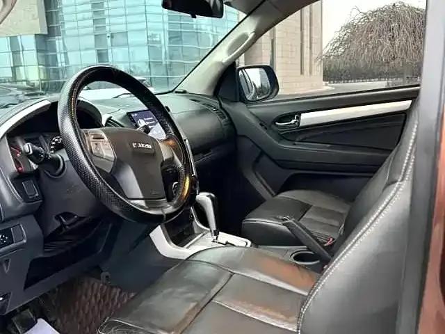 mu-X Ranger 2015 2.5T 2WD Automatic Touring Edition 7-Seater — миниатюра 5