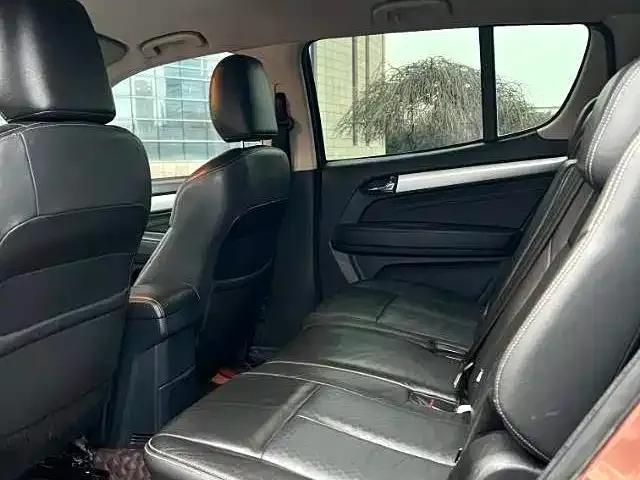 mu-X Ranger 2015 2.5T 2WD Automatic Touring Edition 7-Seater — миниатюра 7
