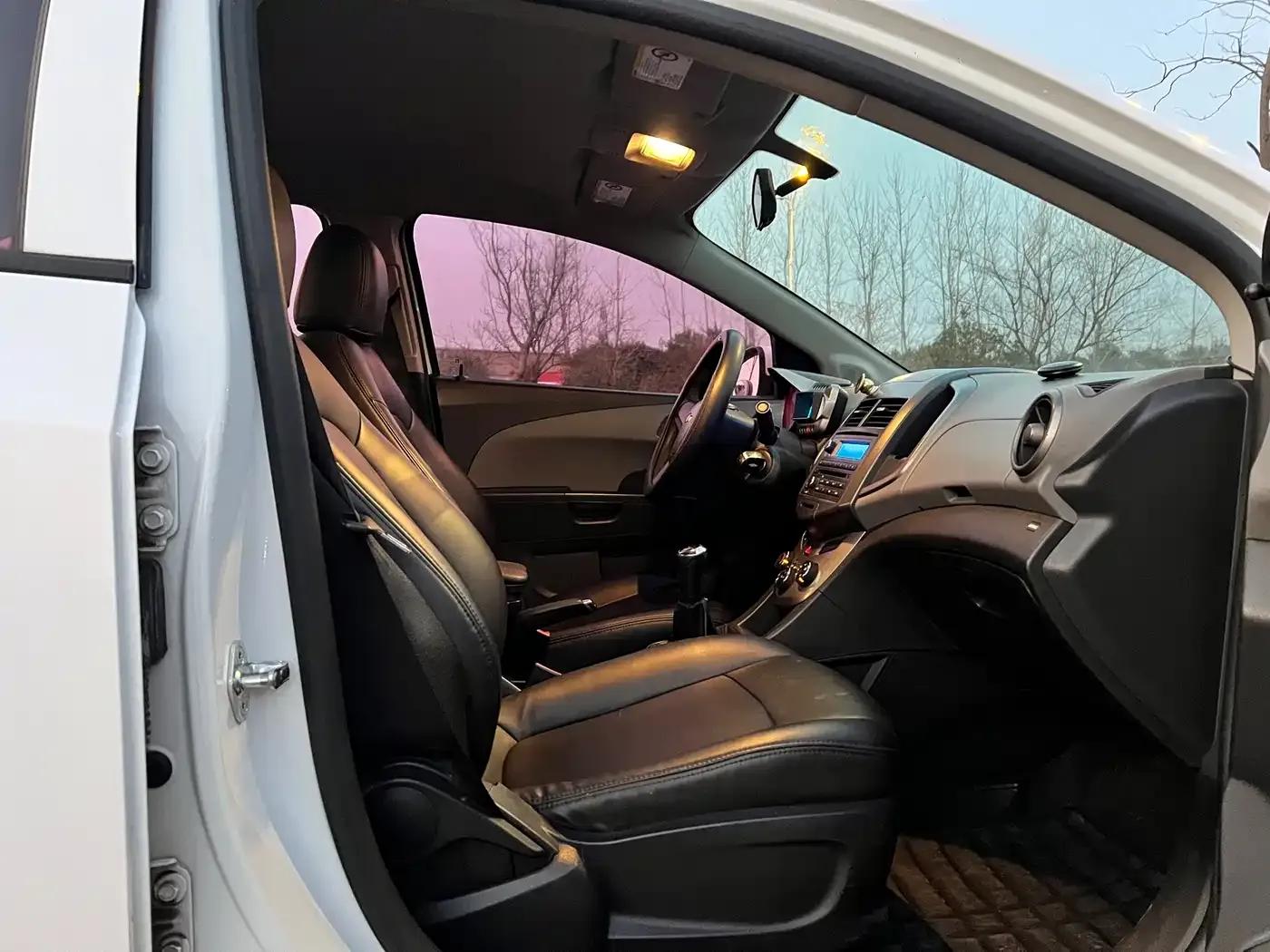 2011 Aveo Sedan 1.4L MT SL — миниатюра 14