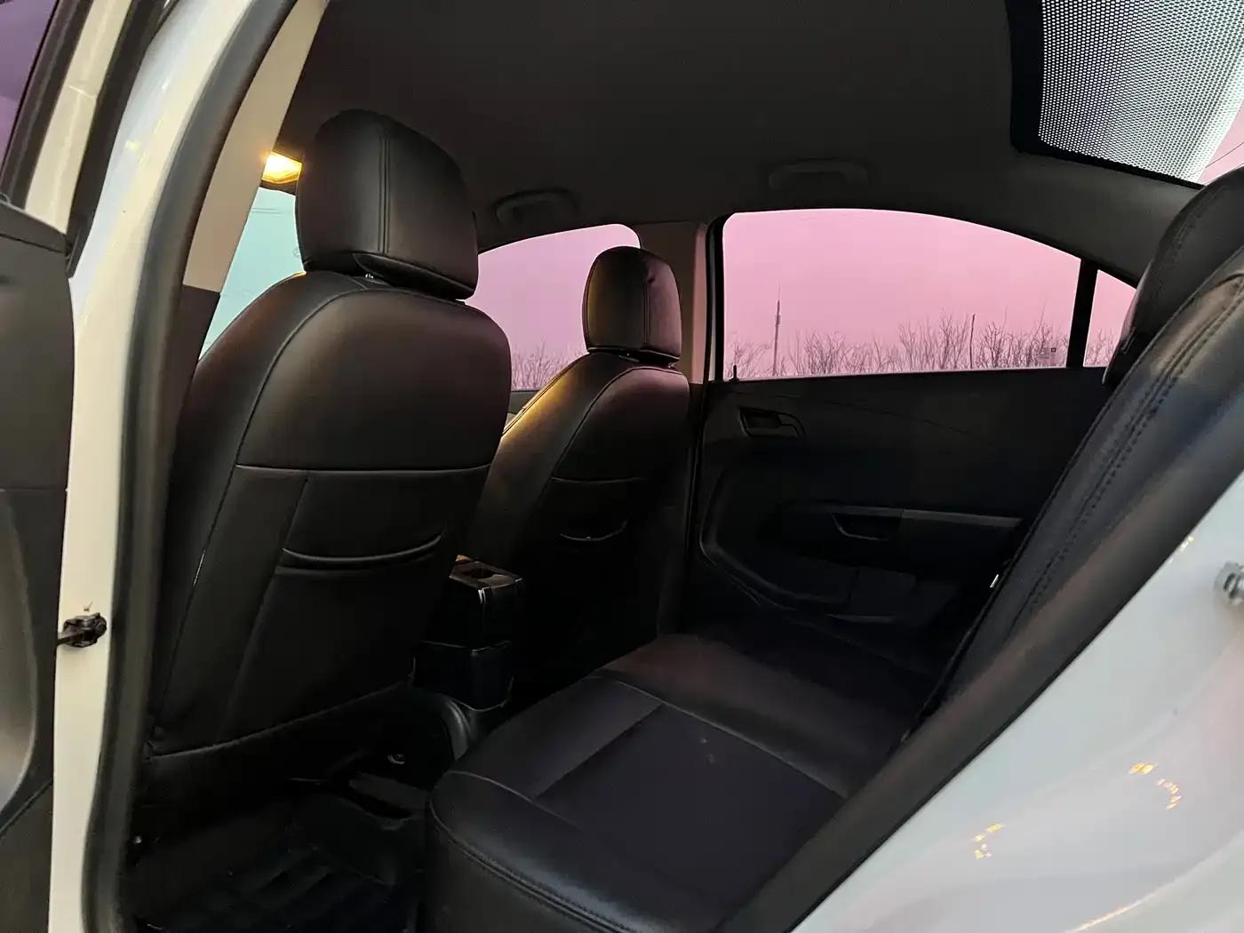 2011 Aveo Sedan 1.4L MT SL — миниатюра 8