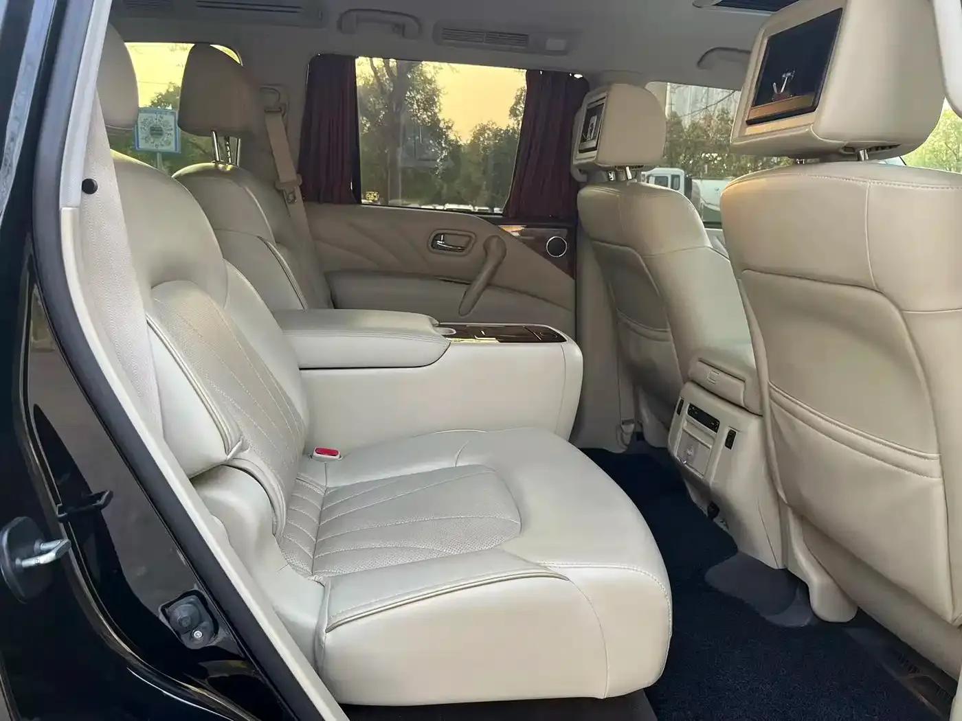 Infiniti QX80 2016 5.6L 4WD — миниатюра 22