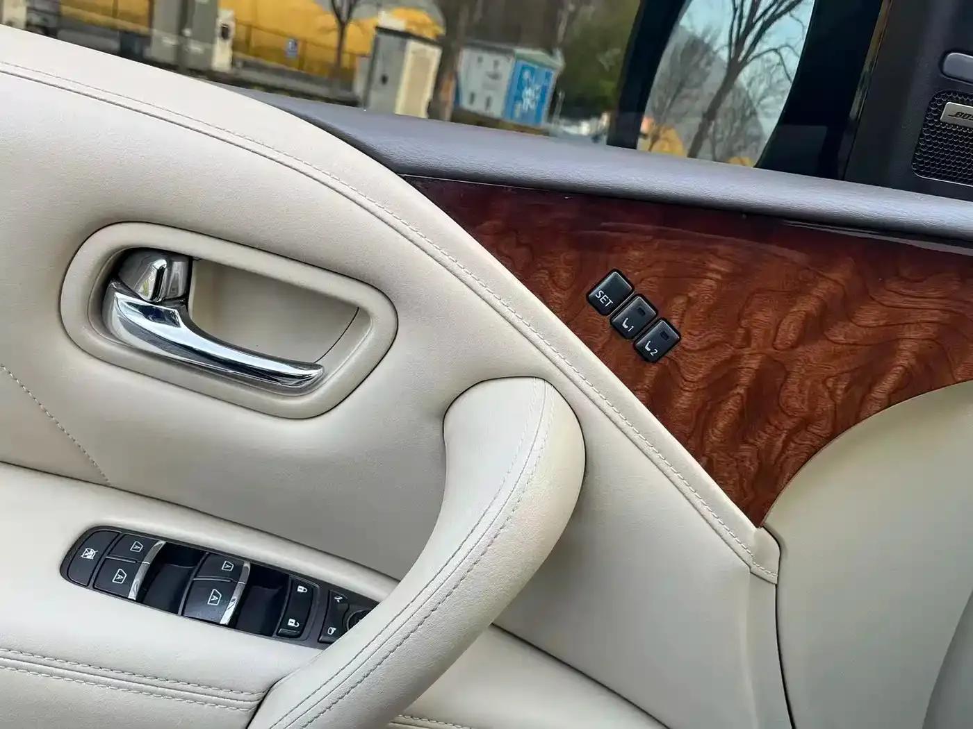 Infiniti QX80 2016 5.6L 4WD — миниатюра 35