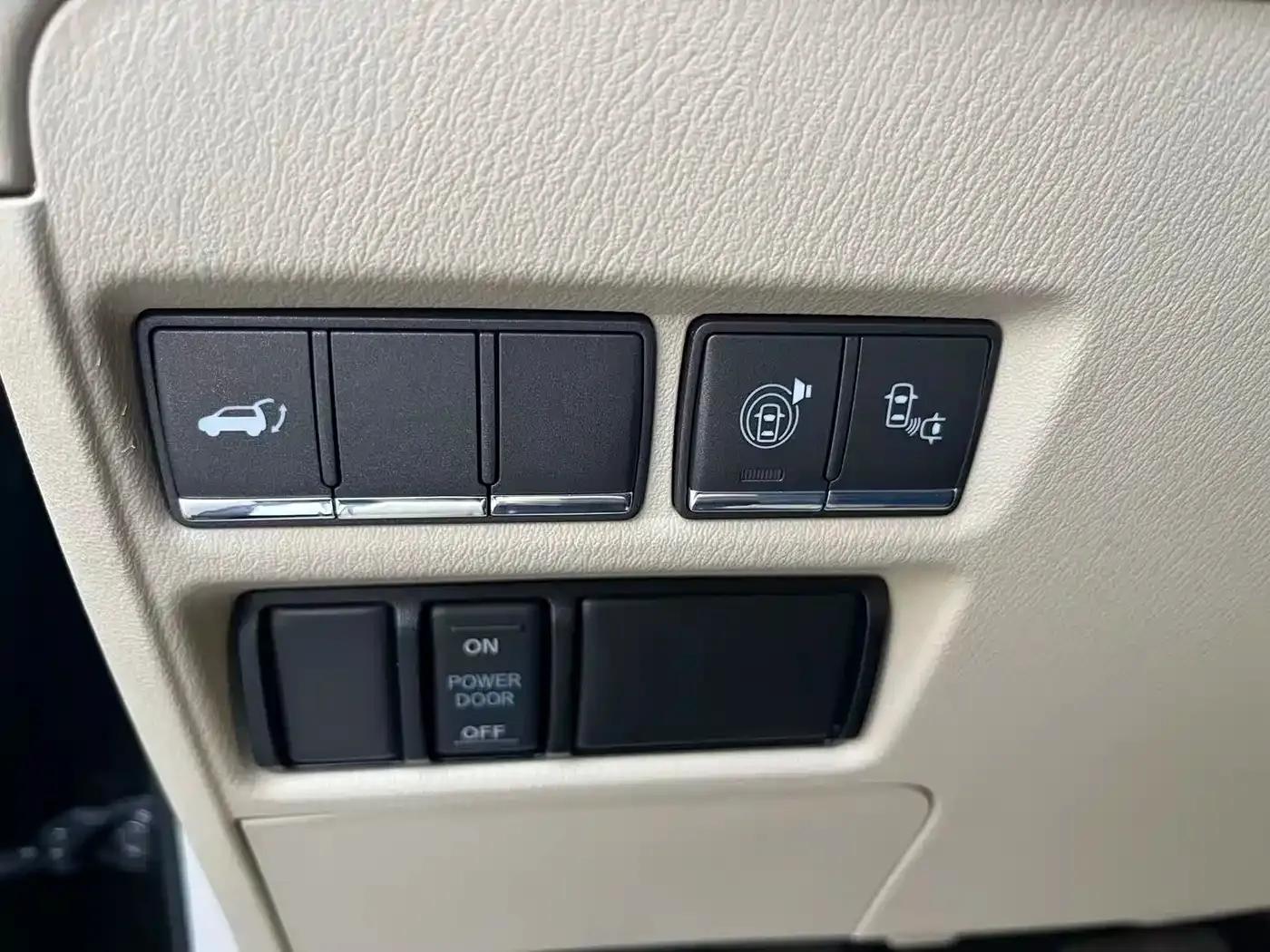 Infiniti QX80 2016 5.6L 4WD — миниатюра 36