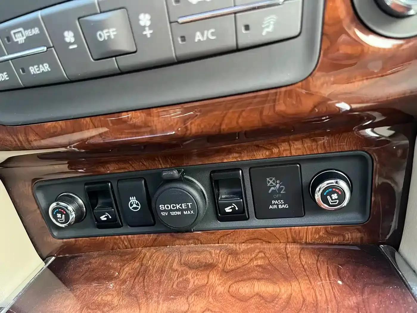 Infiniti QX80 2016 5.6L 4WD — миниатюра 37