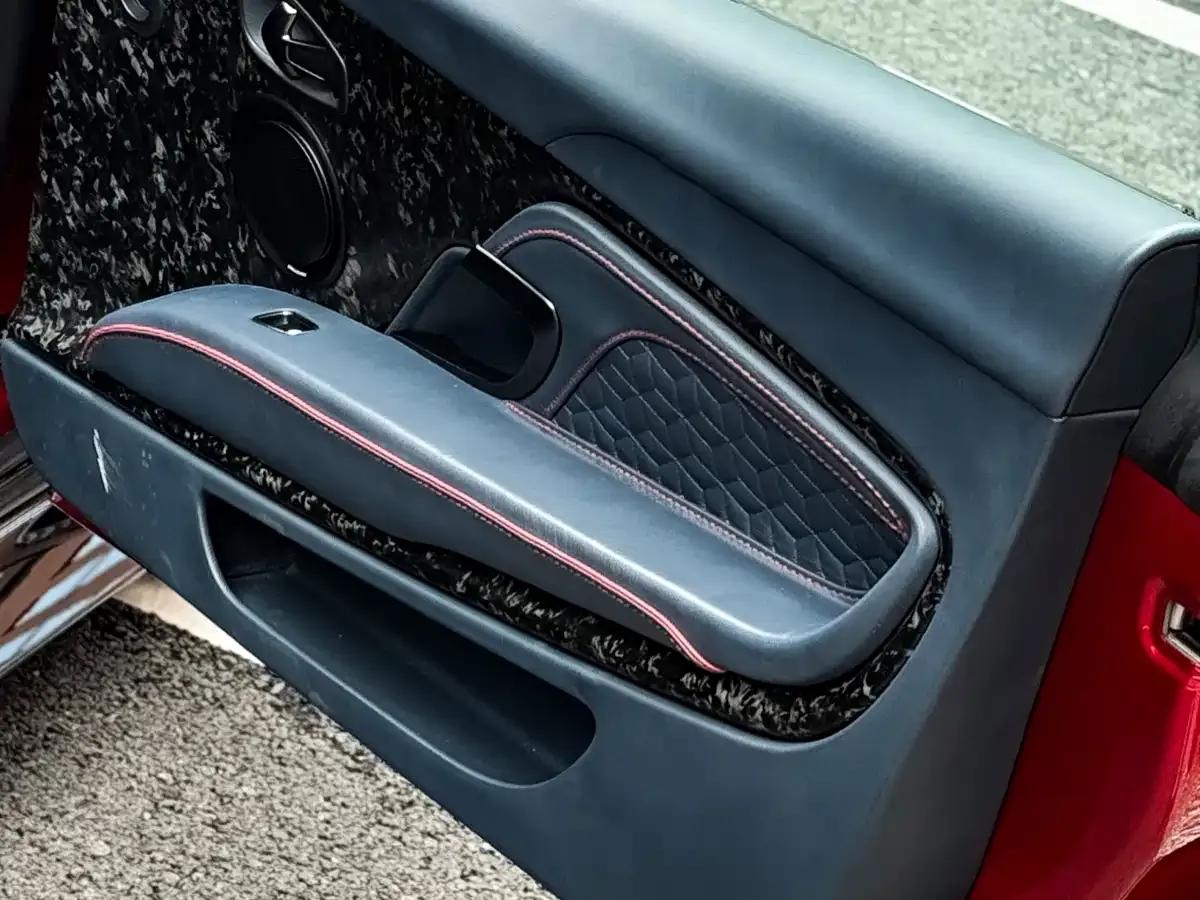 2019 Aston Martin DBS Superleggera V12 Coupe — миниатюра 16
