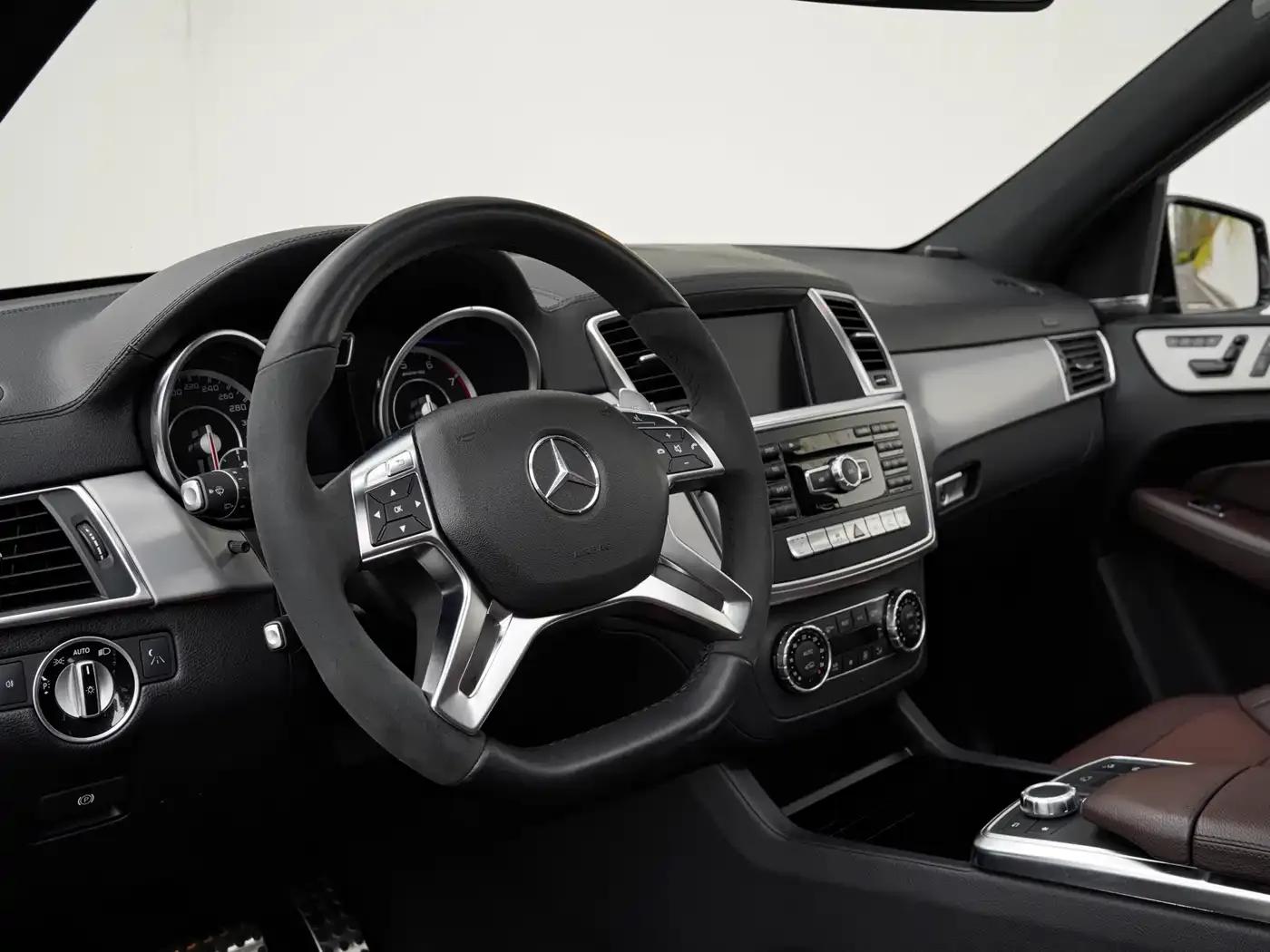 2012 Mercedes-Benz M-Class AMG ML 63 — миниатюра 16