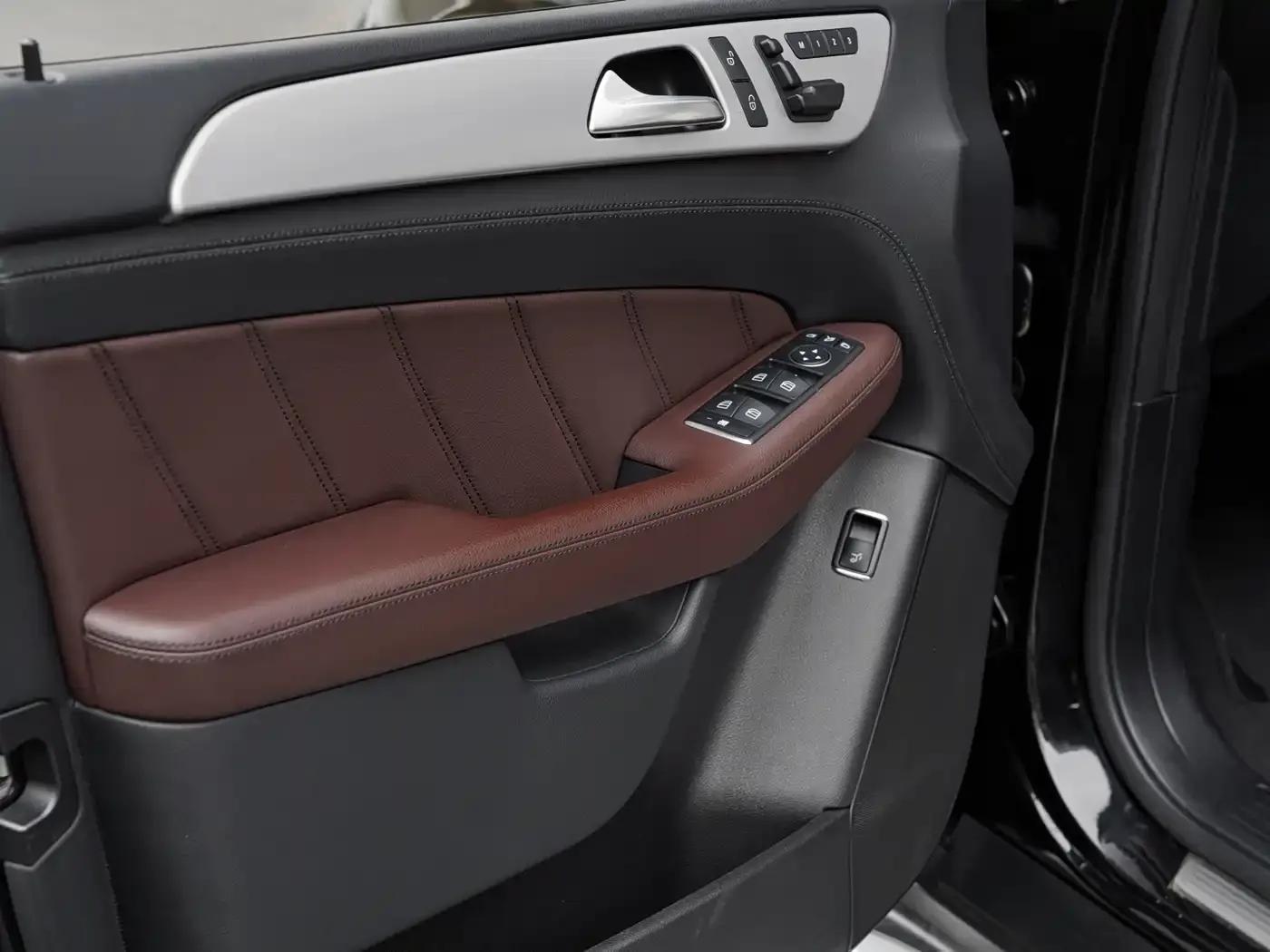 2012 Mercedes-Benz M-Class AMG ML 63 — миниатюра 18