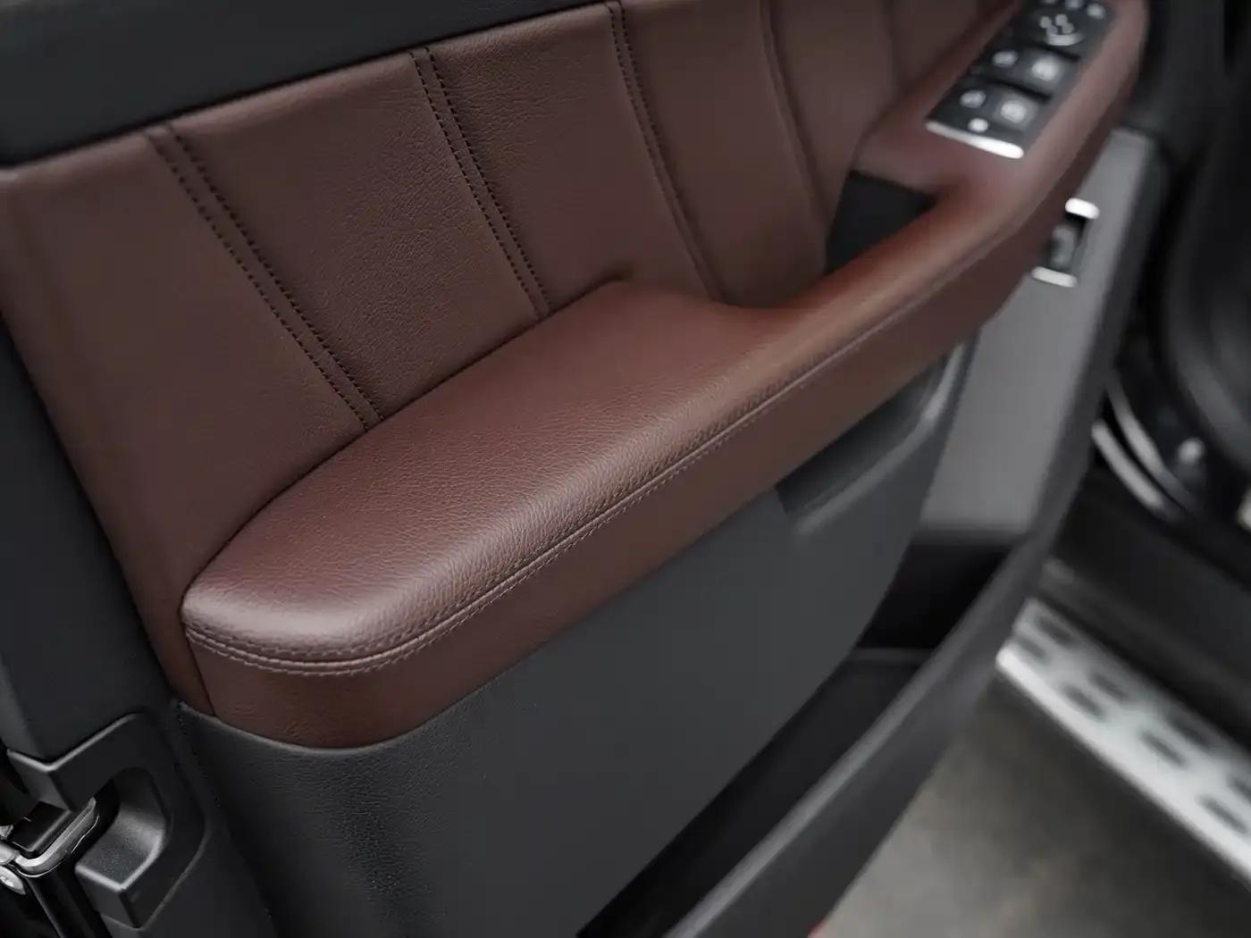 2012 Mercedes-Benz M-Class AMG ML 63 — миниатюра 19