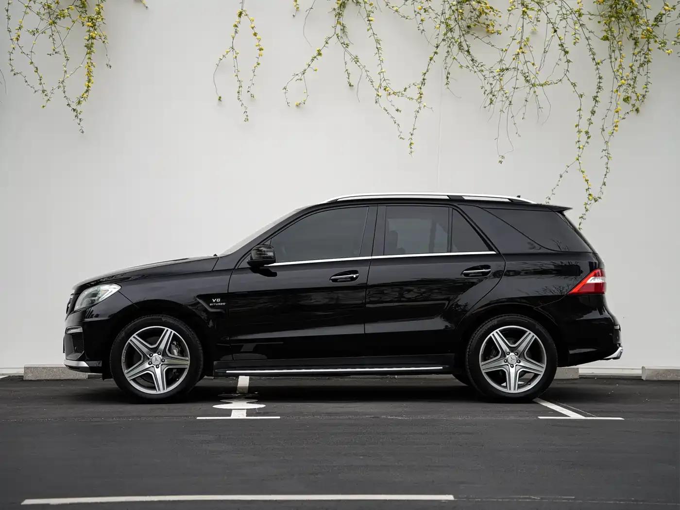 2012 Mercedes-Benz M-Class AMG ML 63 — миниатюра 3