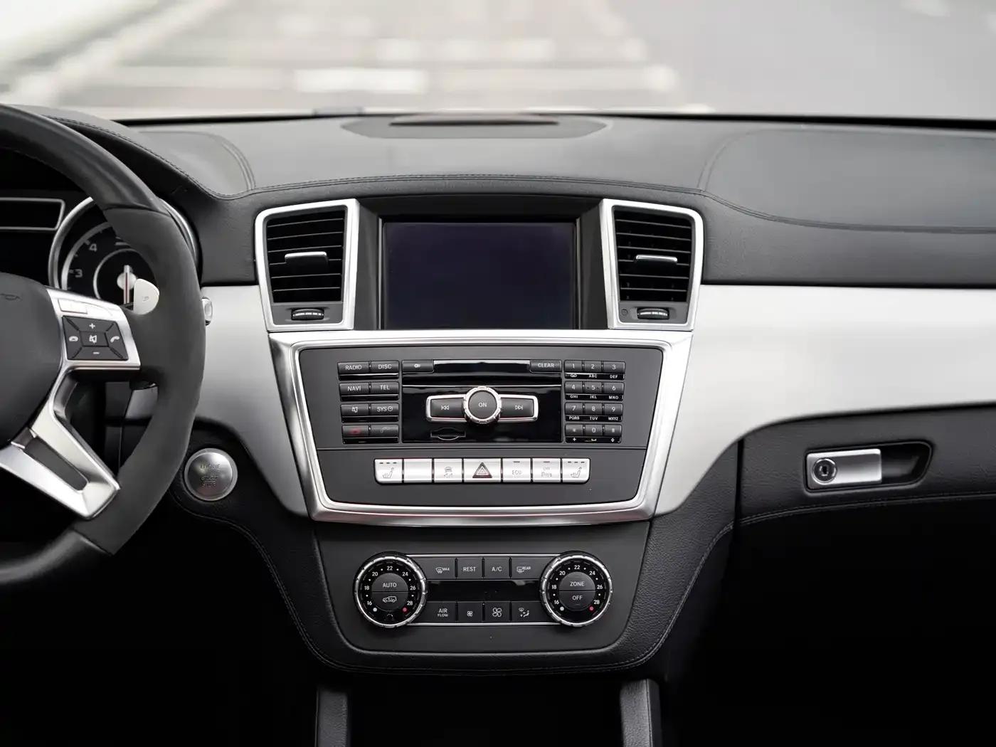 2012 Mercedes-Benz M-Class AMG ML 63 — миниатюра 34