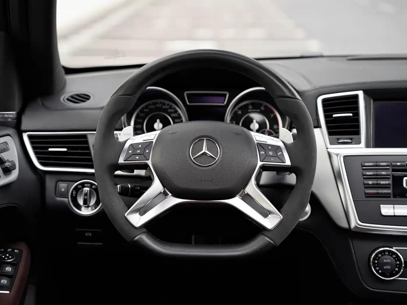 2012 Mercedes-Benz M-Class AMG ML 63 — миниатюра 35