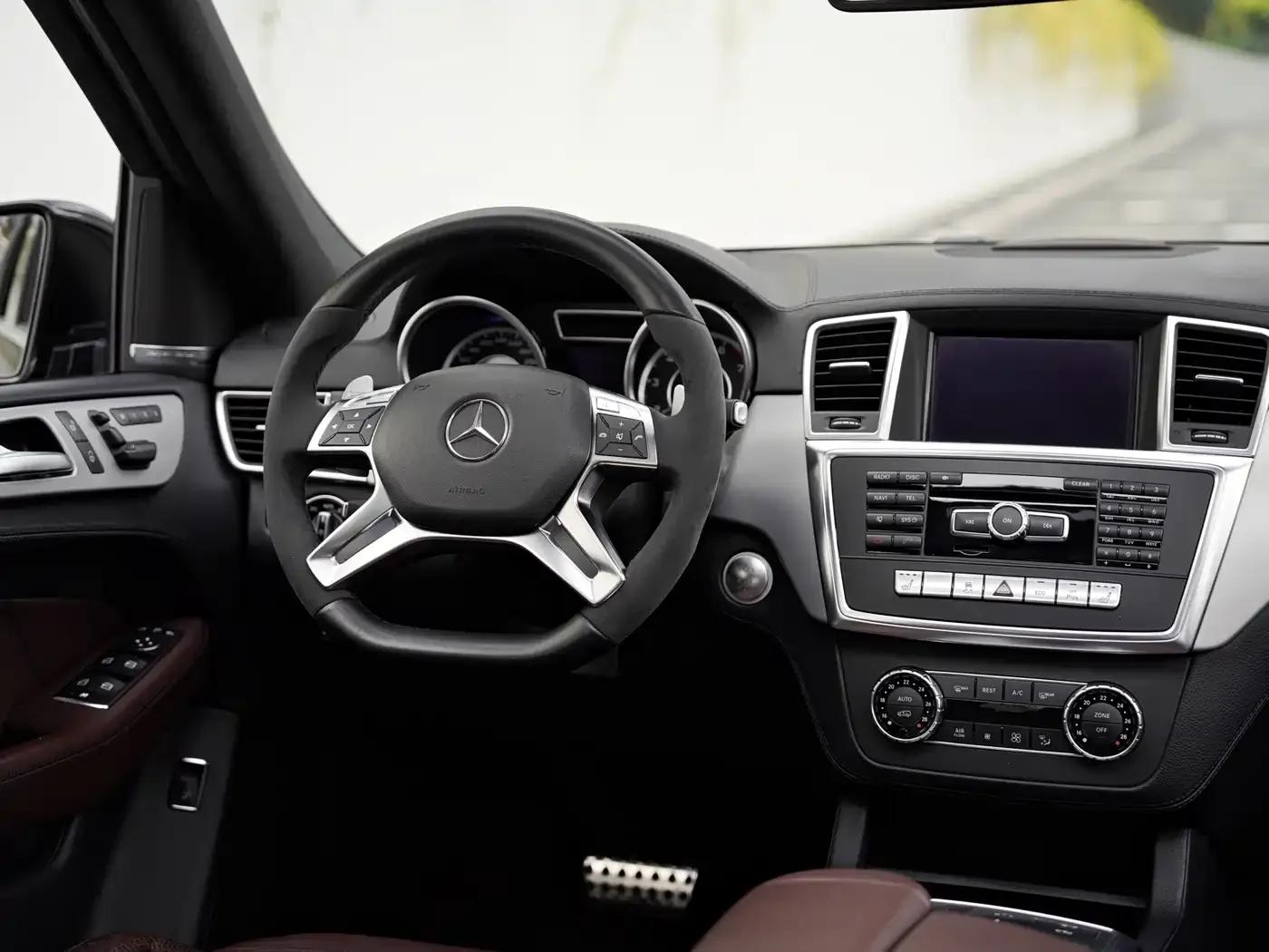 2012 Mercedes-Benz M-Class AMG ML 63 — миниатюра 36