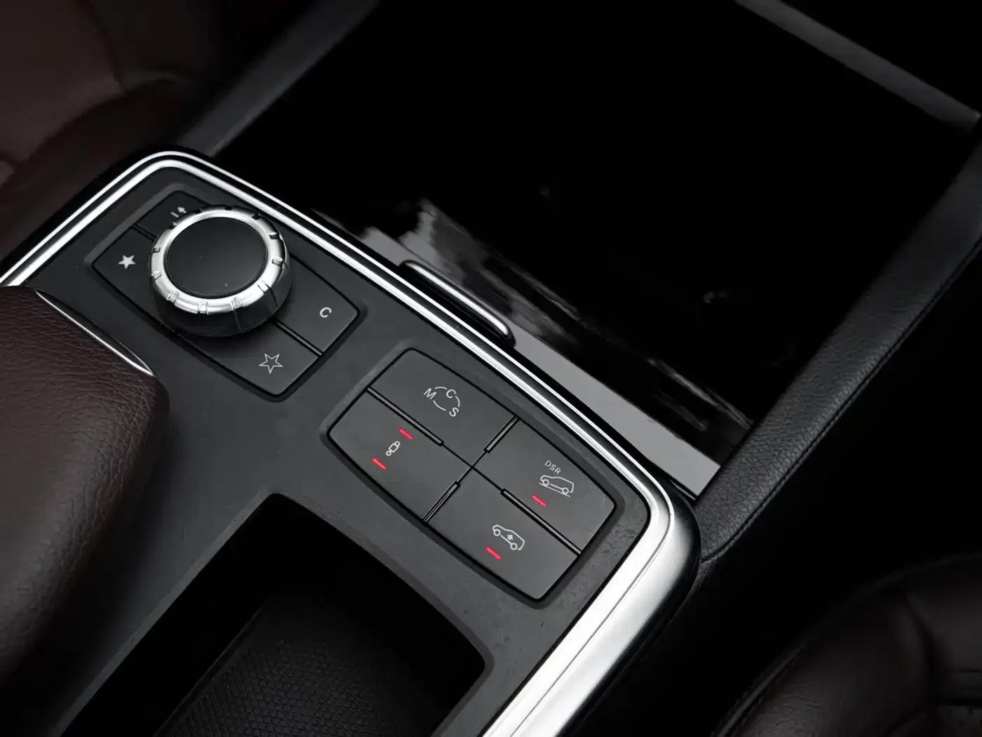 2012 Mercedes-Benz M-Class AMG ML 63 — миниатюра 41