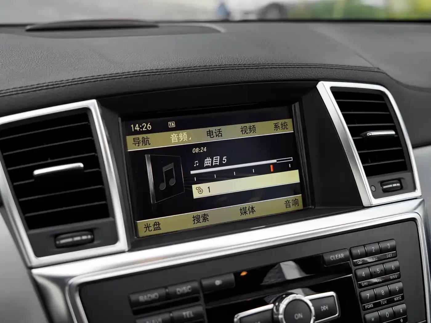 2012 Mercedes-Benz M-Class AMG ML 63 — миниатюра 44