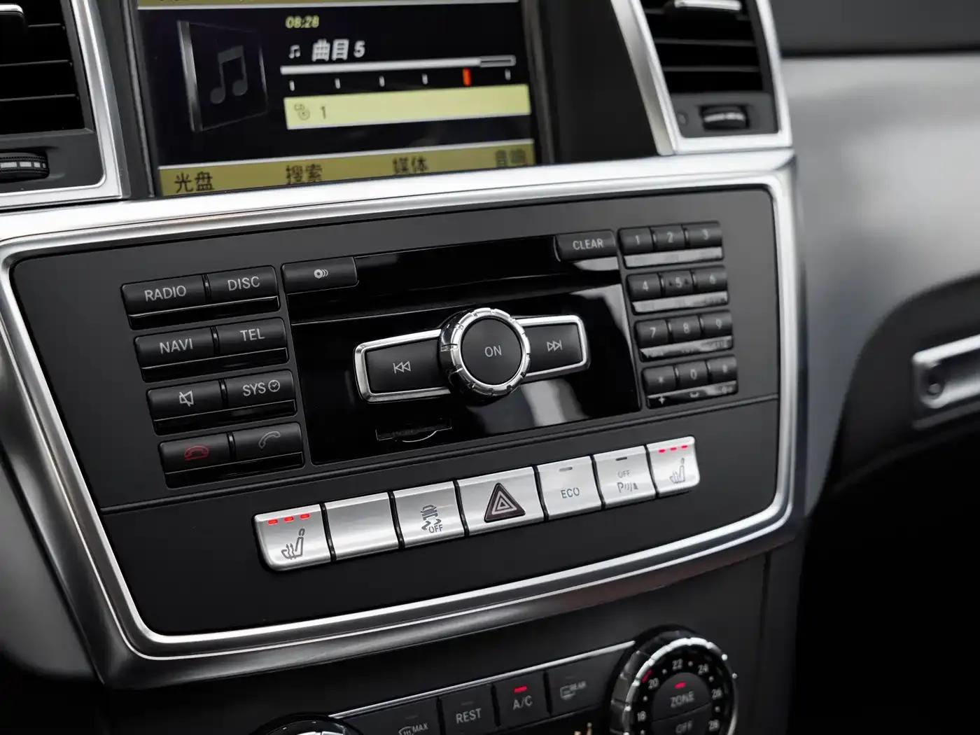 2012 Mercedes-Benz M-Class AMG ML 63 — миниатюра 45