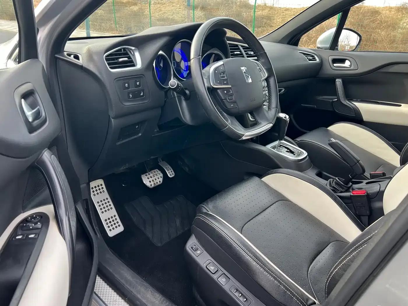 DS 4 2012 1.6T Elegant Edition — миниатюра 4