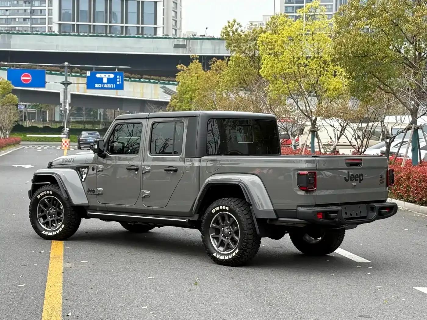Gladiator 2022 3.6L First Edition — миниатюра 18