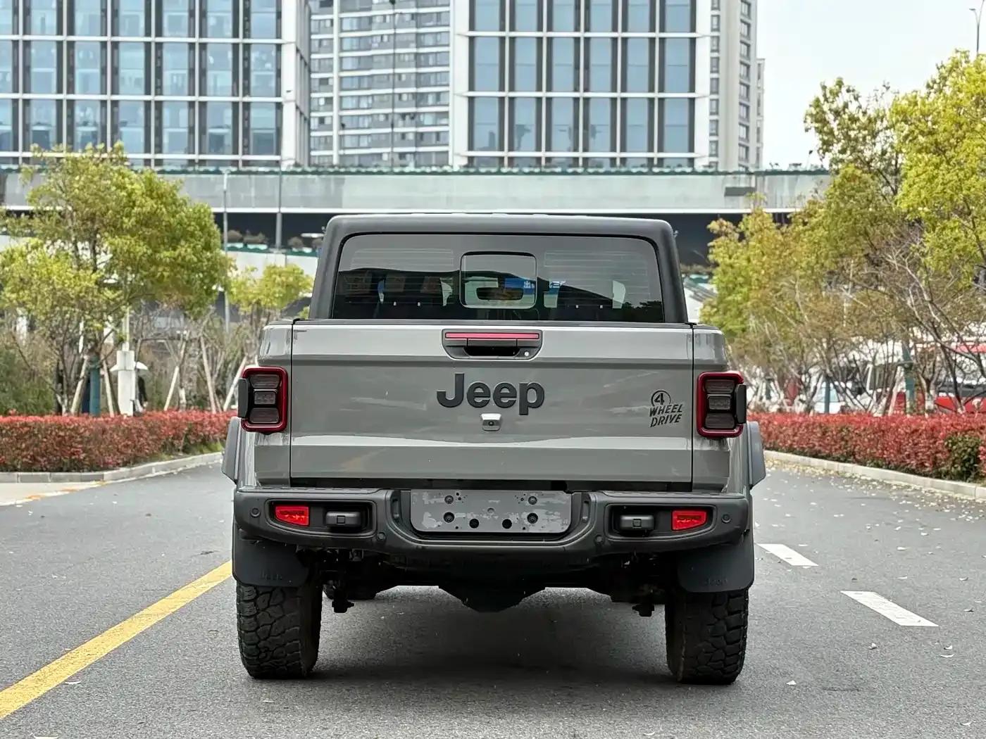 Gladiator 2022 3.6L First Edition — миниатюра 20