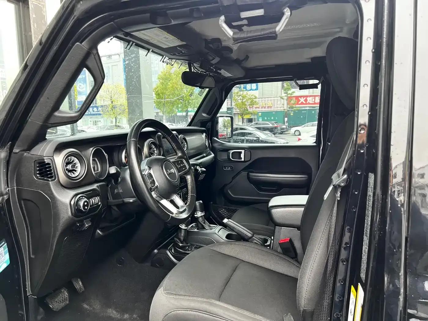 Gladiator 2020 3.6L Canadian Spec — миниатюра 4