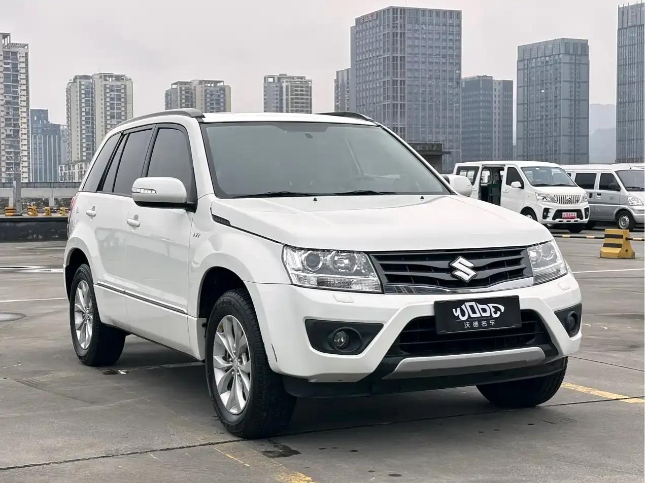2012 Grand Vitara 2.4L AT Luxury Navigation 5-Door Edition — миниатюра 2
