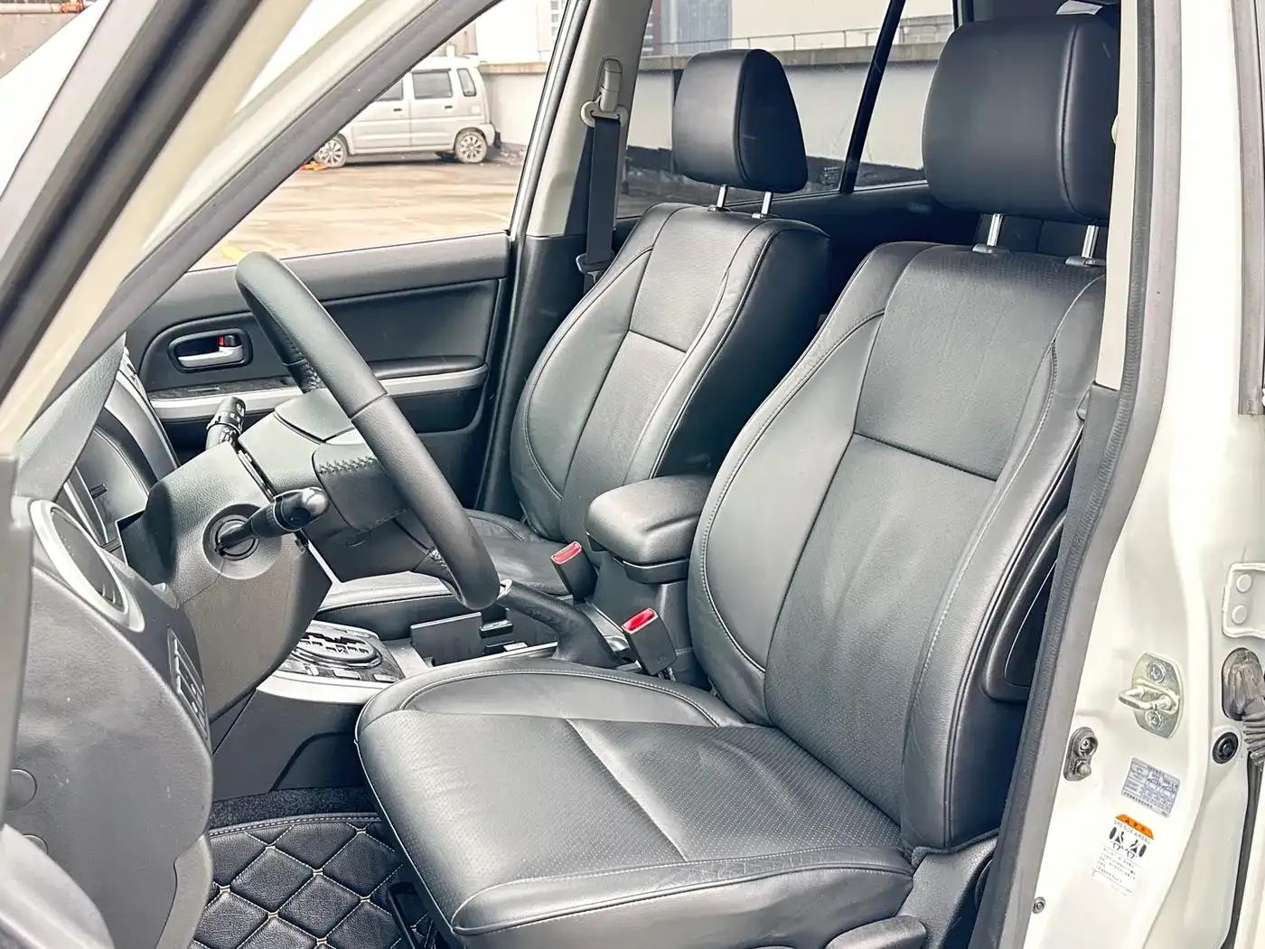 2012 Grand Vitara 2.4L AT Luxury Navigation 5-Door Edition — миниатюра 11
