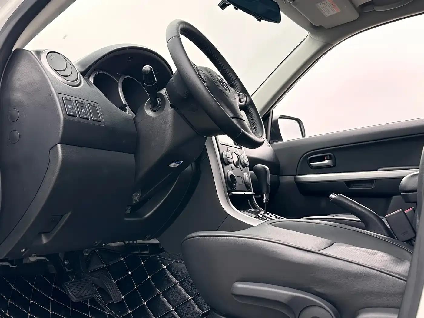 2012 Grand Vitara 2.4L AT Luxury Navigation 5-Door Edition — миниатюра 12