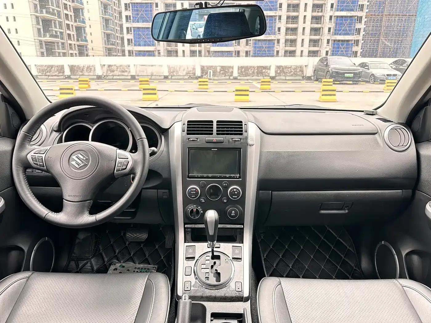2012 Grand Vitara 2.4L AT Luxury Navigation 5-Door Edition — миниатюра 15
