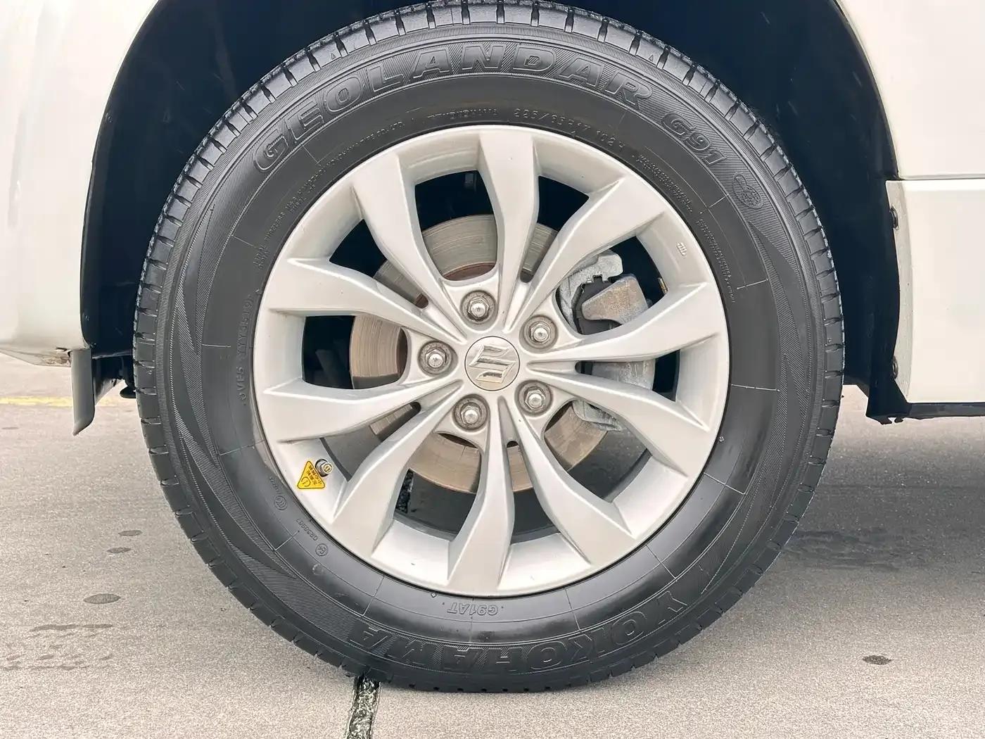 2012 Grand Vitara 2.4L AT Luxury Navigation 5-Door Edition — миниатюра 10