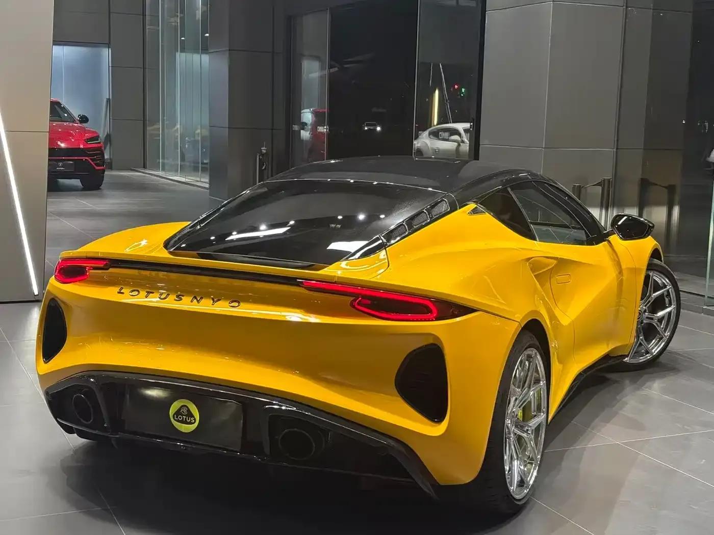 2022 EMIRA 3.5T V6 Manual First Edition — миниатюра 3