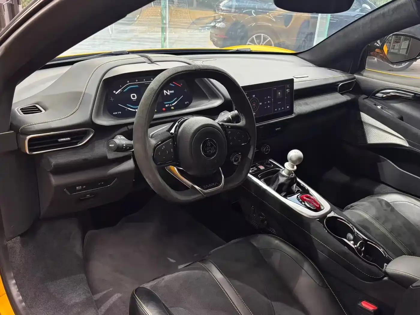 2022 EMIRA 3.5T V6 Manual First Edition — миниатюра 6