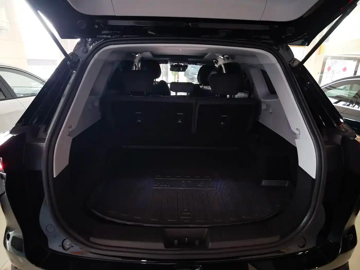 Fengyun T8 2025 1.5T 130km Comfort Edition 5-seater — миниатюра 9