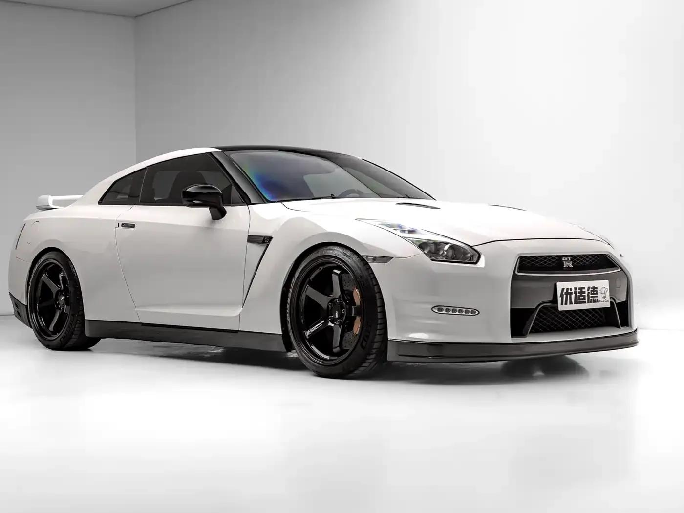 2010 Nissan GT-R 3.8T Premium Edition — миниатюра 2