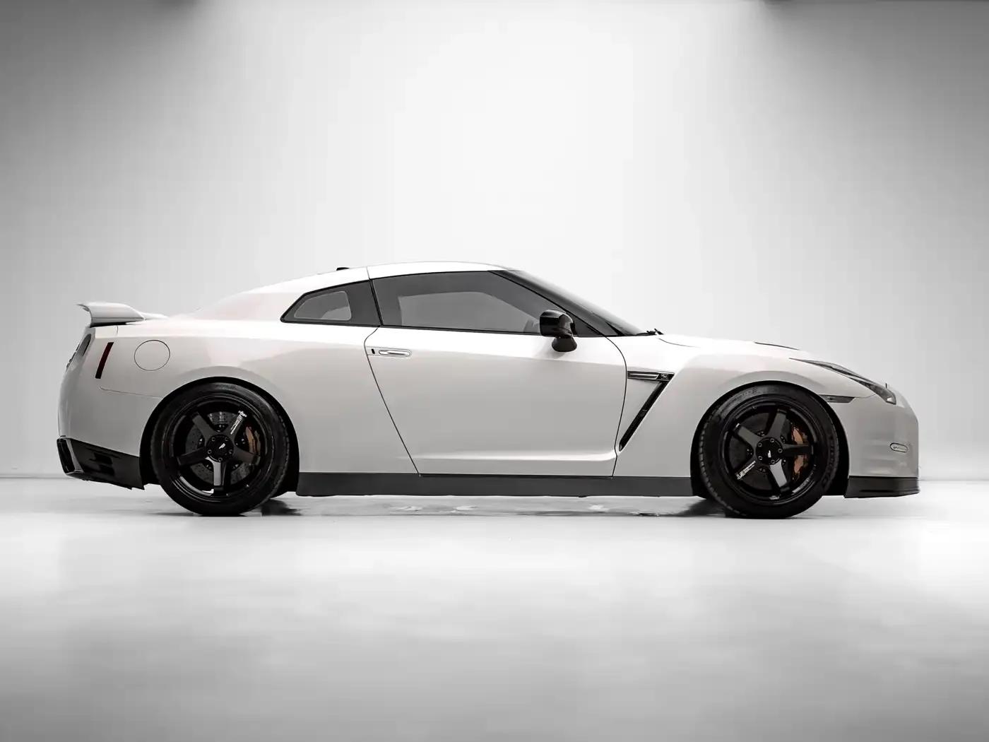 2010 Nissan GT-R 3.8T Premium Edition — миниатюра 5