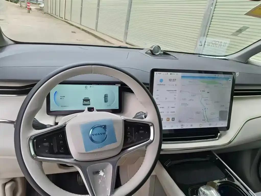 Volvo EM90 2025 Ultra 6-seater — миниатюра 5