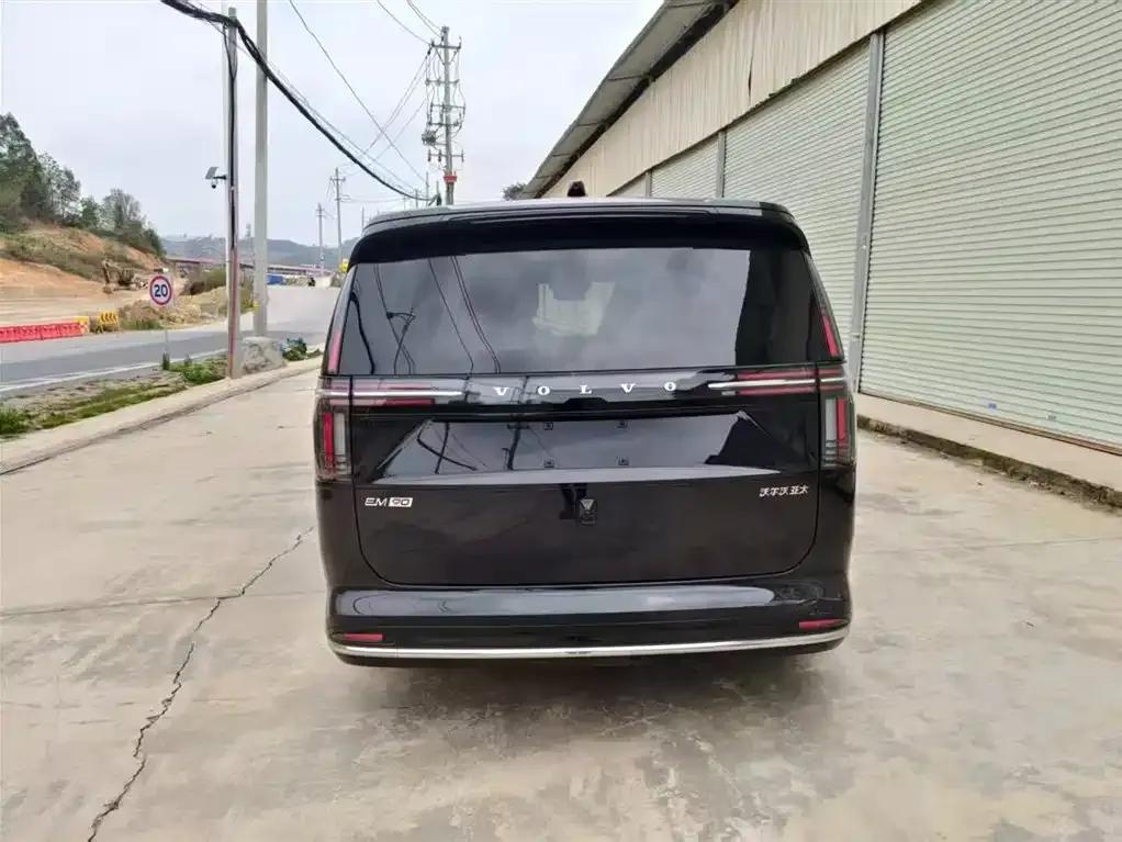 Volvo EM90 2025 Ultra 6-seater — миниатюра 6