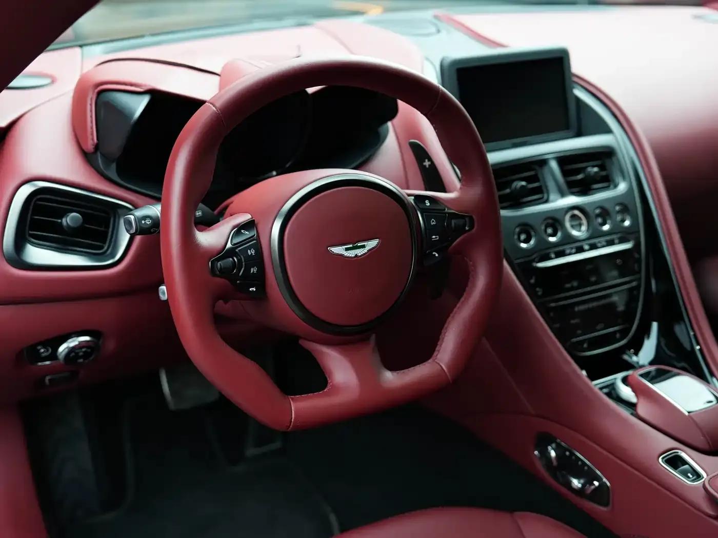 2019 Aston Martin DBS Superleggera V12 Coupe — миниатюра 11