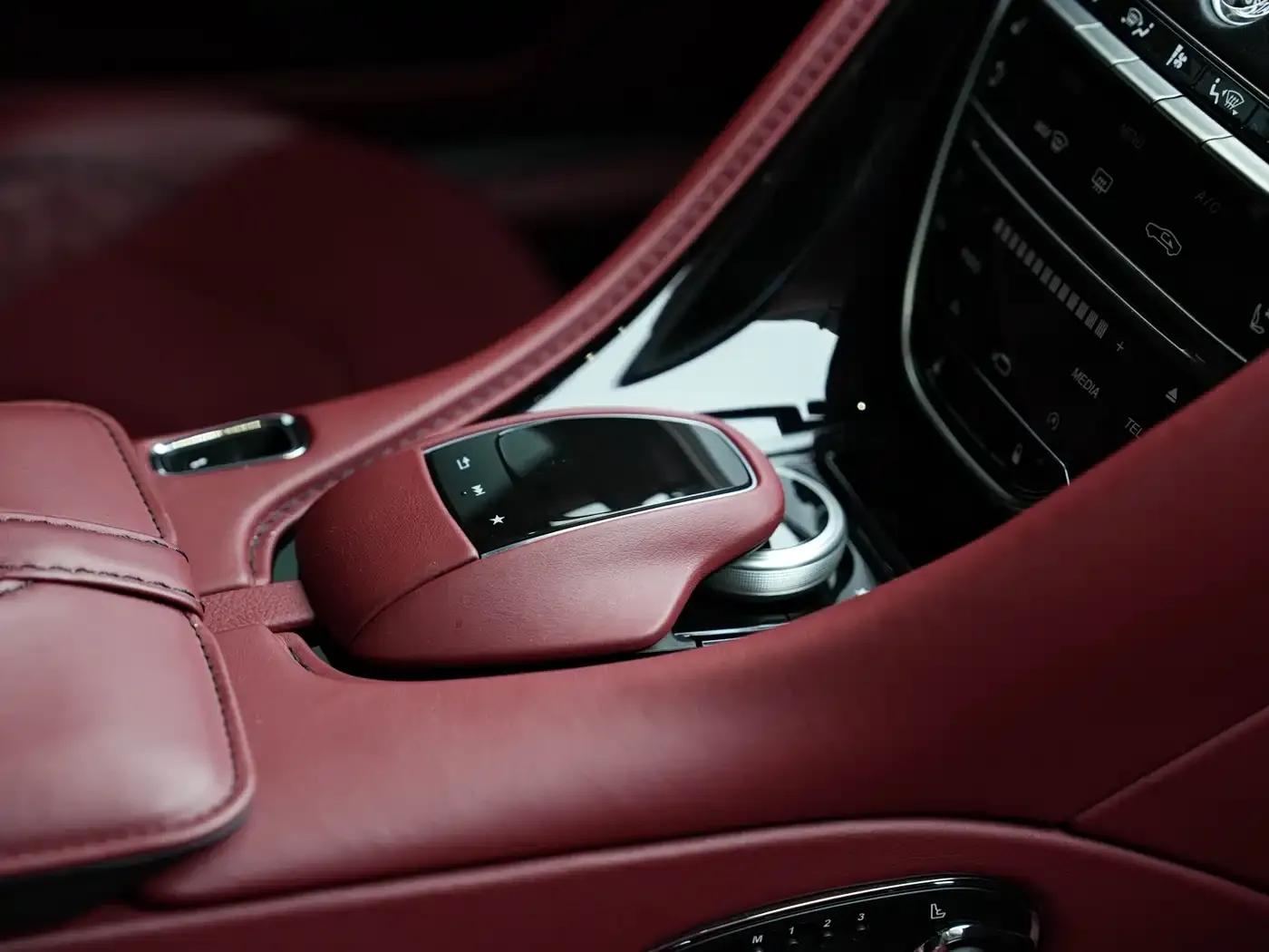2019 Aston Martin DBS Superleggera V12 Coupe — миниатюра 16