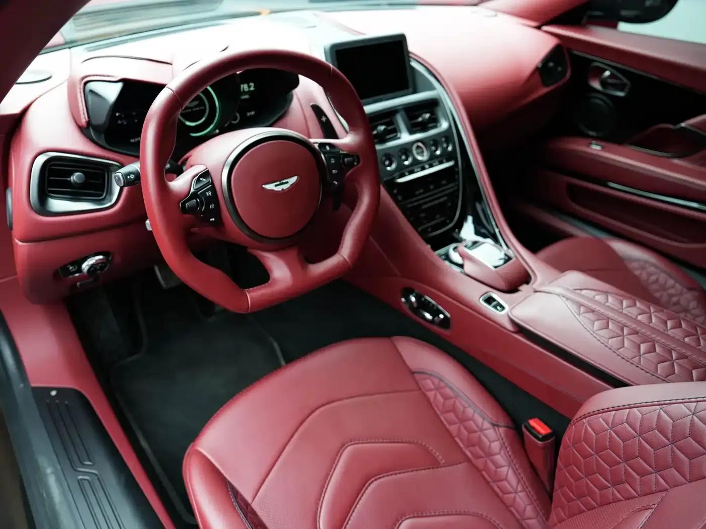 2019 Aston Martin DBS Superleggera V12 Coupe — миниатюра 18