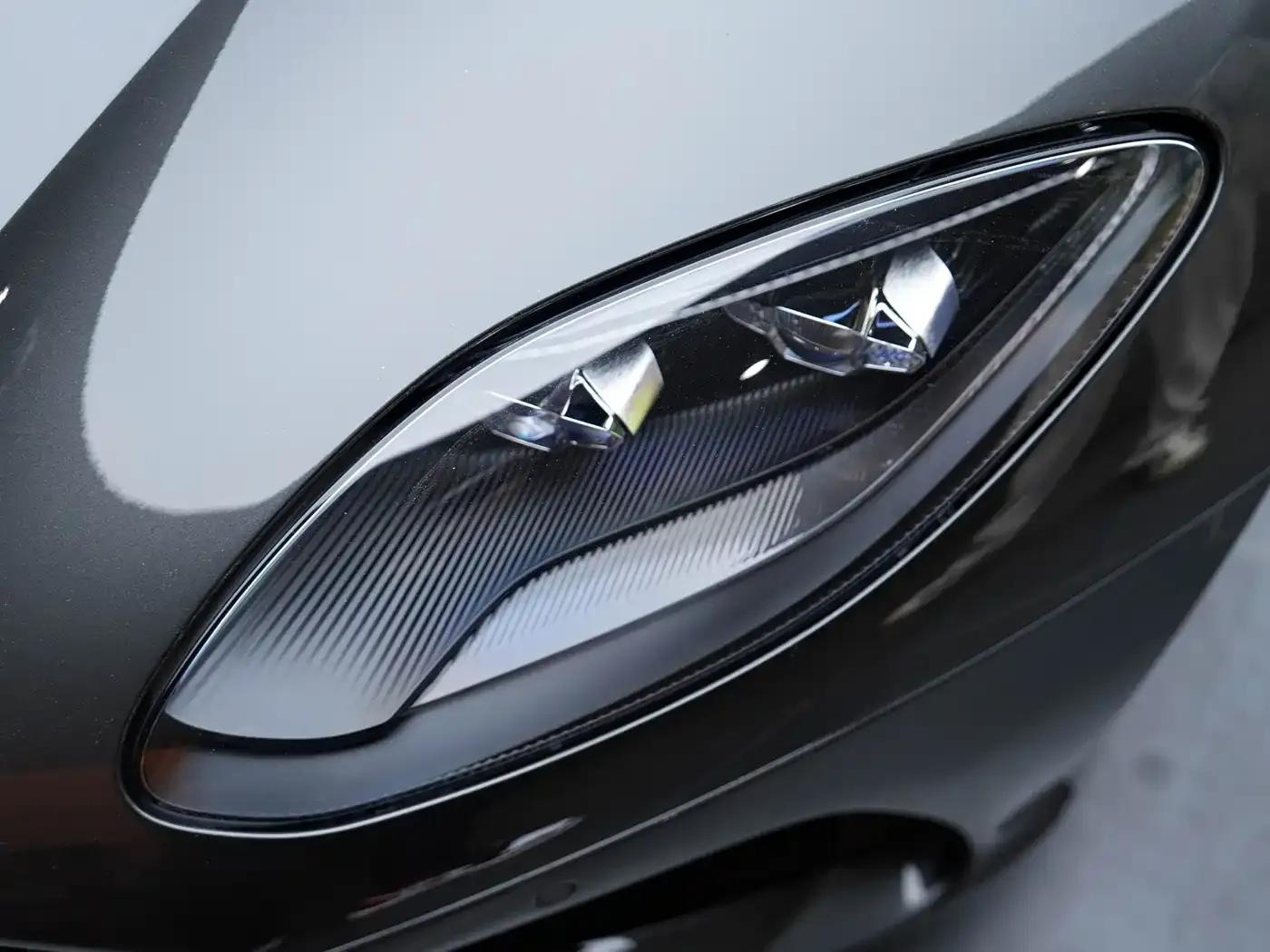 2019 Aston Martin DBS Superleggera V12 Coupe — миниатюра 20