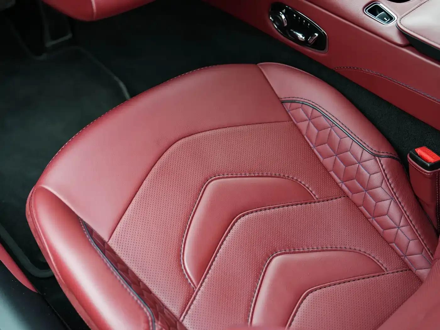 2019 Aston Martin DBS Superleggera V12 Coupe — миниатюра 22