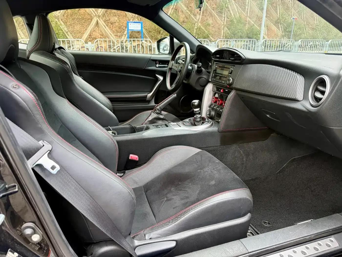 Toyota 86 2014 2.0L Manual Deluxe — миниатюра 4