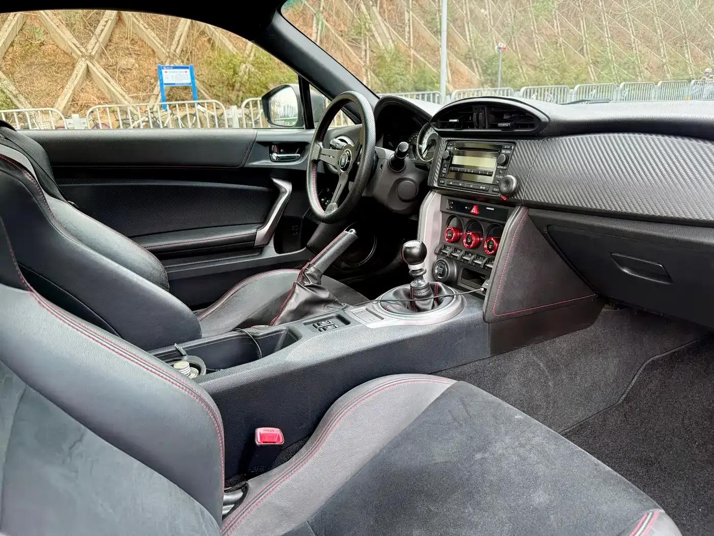 Toyota 86 2014 2.0L Manual Deluxe — миниатюра 5