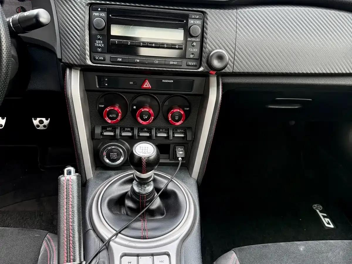 Toyota 86 2014 2.0L Manual Deluxe — миниатюра 9