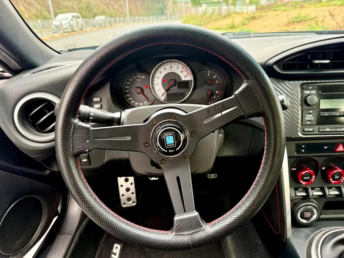 Toyota 86 2014 2.0L Manual Deluxe — миниатюра 10