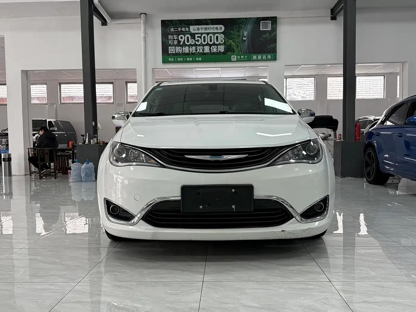 2018 Imported Grand Voyager PHEV 3.6L Plug-in Hybrid — миниатюра 2