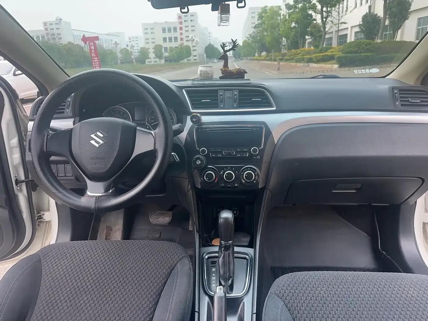 Ciaz 2015 1.6L Automatic Comfort Edition — миниатюра 11