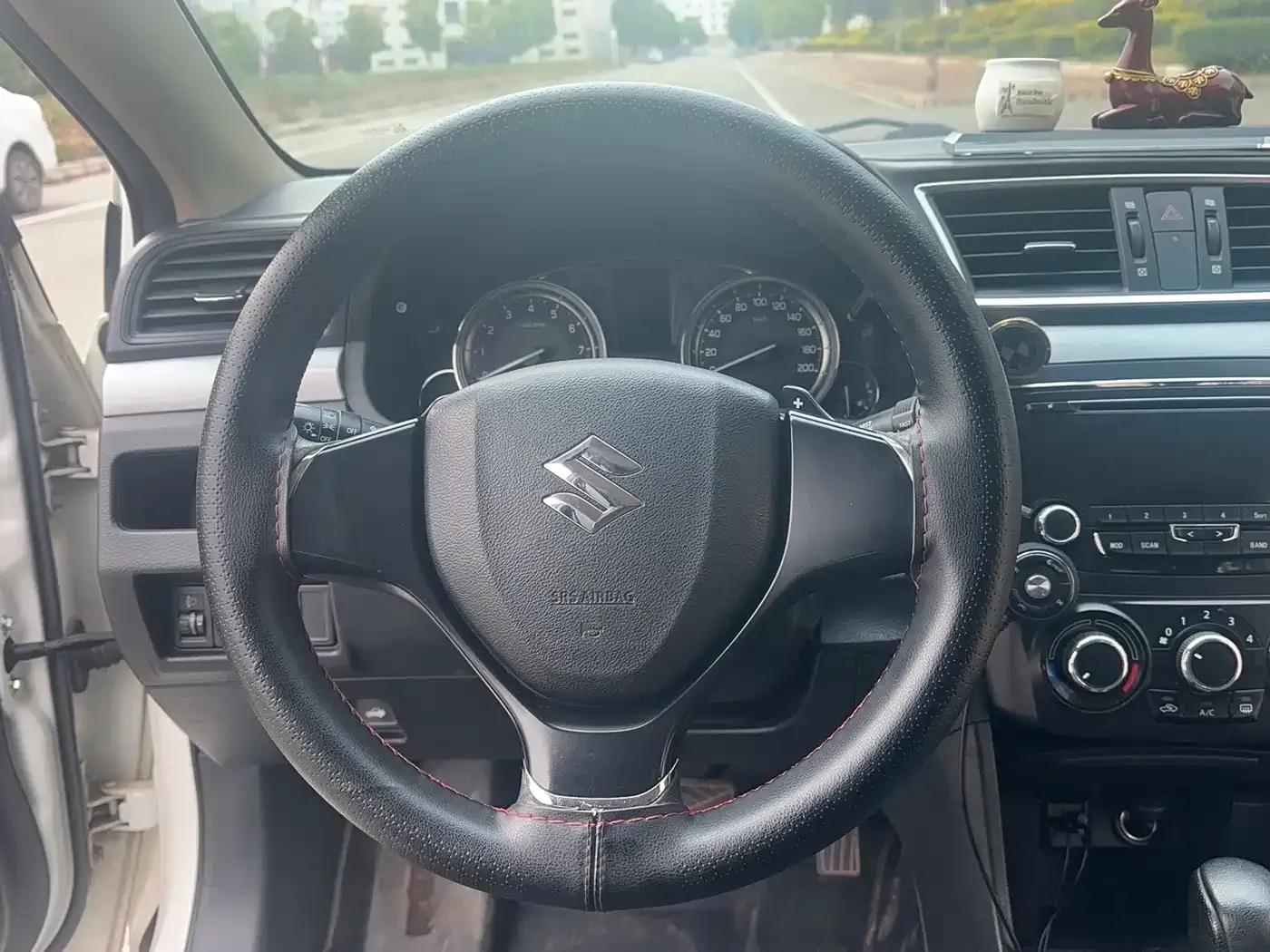 Ciaz 2015 1.6L Automatic Comfort Edition — миниатюра 12