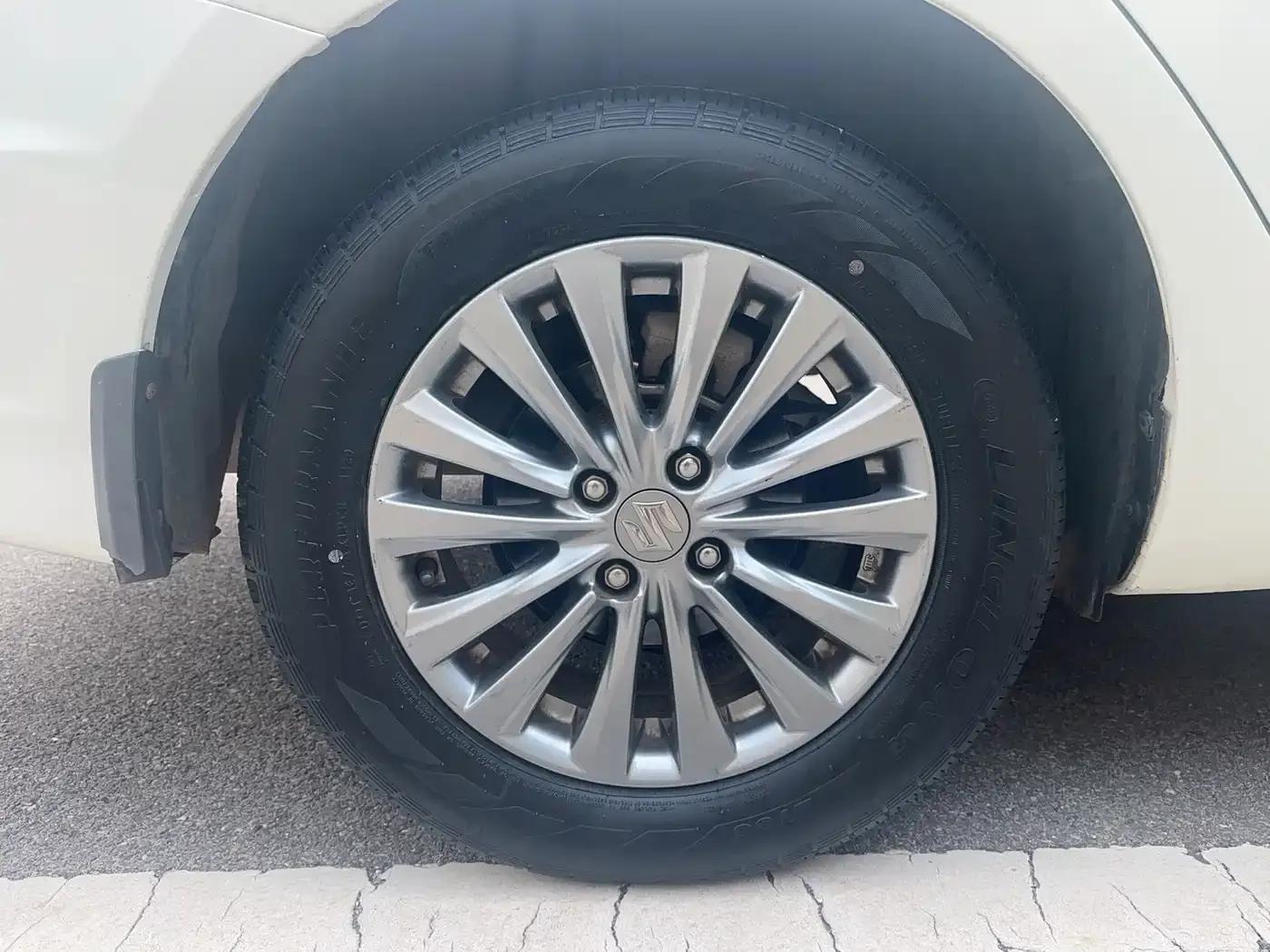 Ciaz 2015 1.6L Automatic Comfort Edition — миниатюра 14