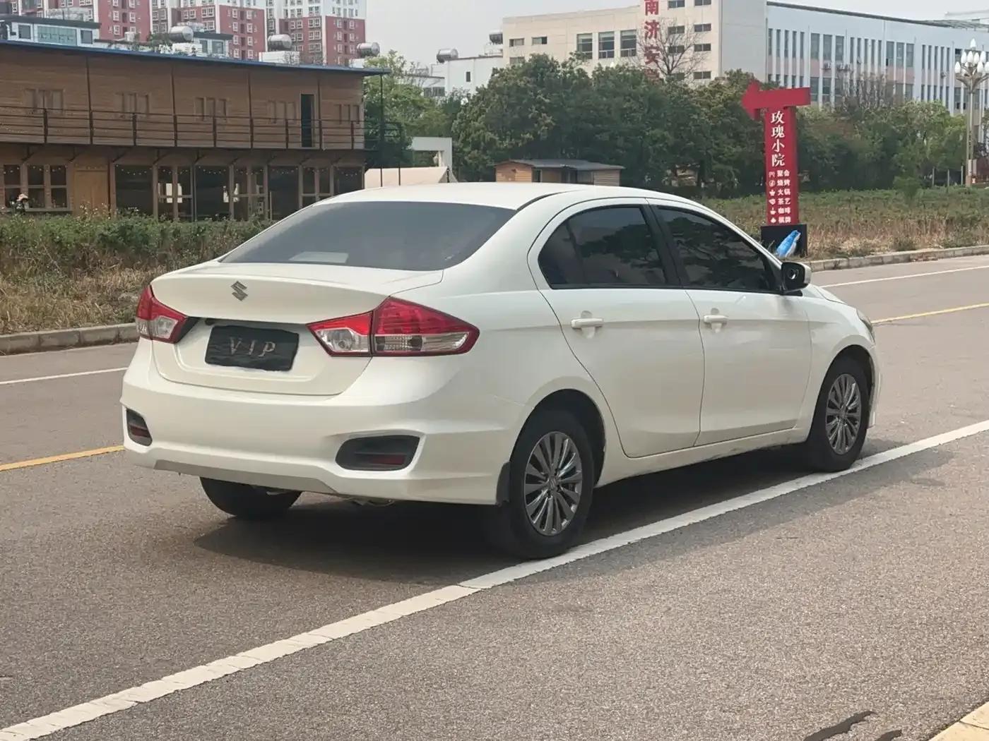 Ciaz 2015 1.6L Automatic Comfort Edition — миниатюра 4